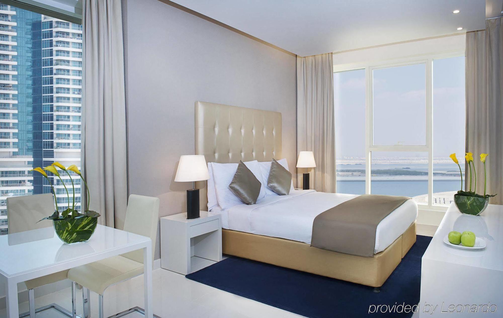 الشقق الفندقية دبيفي  داماك مايسون ذي فوغ المظهر الخارجي الصورة A bedroom at the Address Downtown Hotel