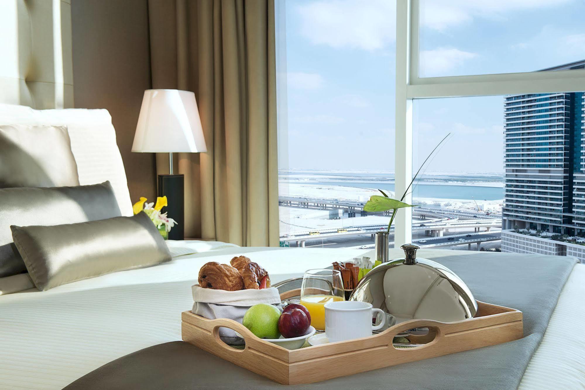 الشقق الفندقية دبيفي  داماك مايسون ذي فوغ المظهر الخارجي الصورة A room service tray