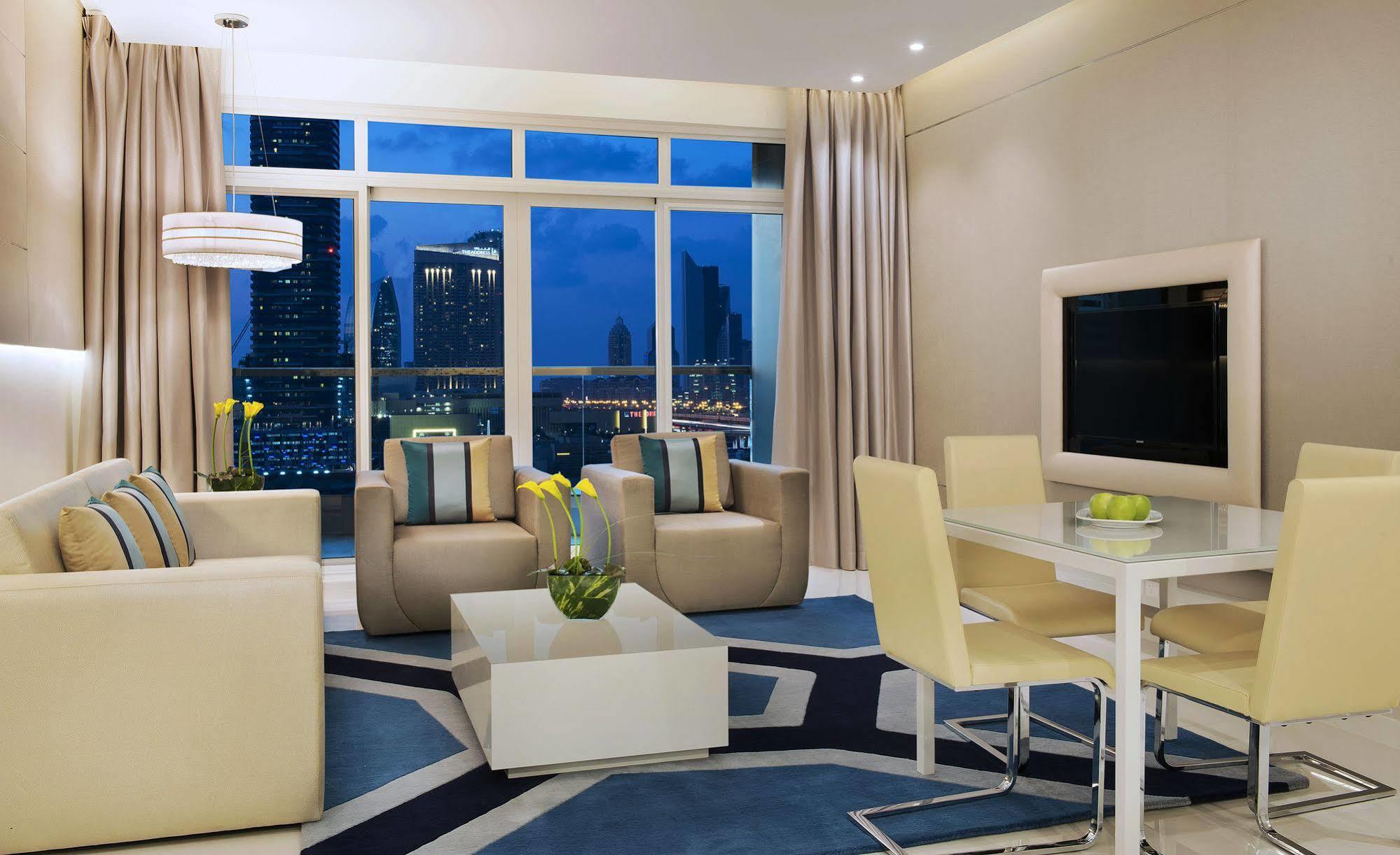 الشقق الفندقية دبيفي  داماك مايسون ذي فوغ المظهر الخارجي الصورة A living room in a typical apartment
