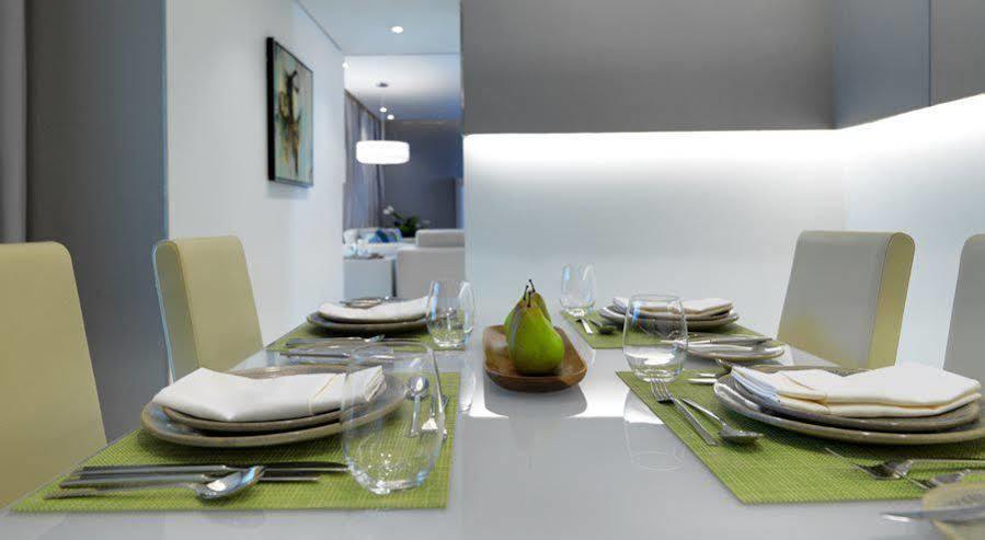 الشقق الفندقية دبيفي  داماك مايسون ذي فوغ المظهر الخارجي الصورة A table set for a meal